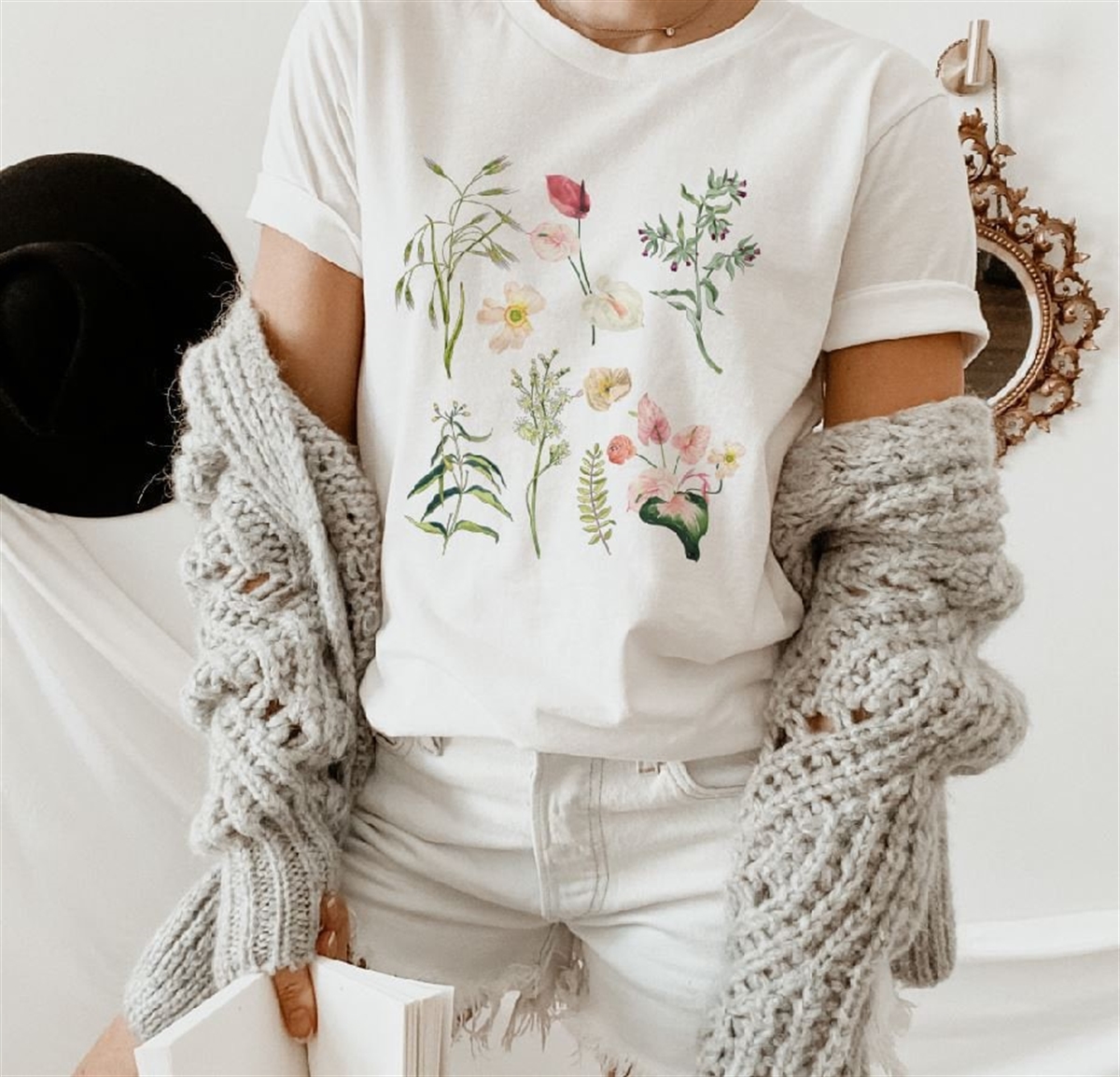 Flower T-shirt Gift For Her Women Trendy Tshirt Spring Concept Wild Meadow Flower Nature Tee Floral Tee Gardener Botanical Shirt