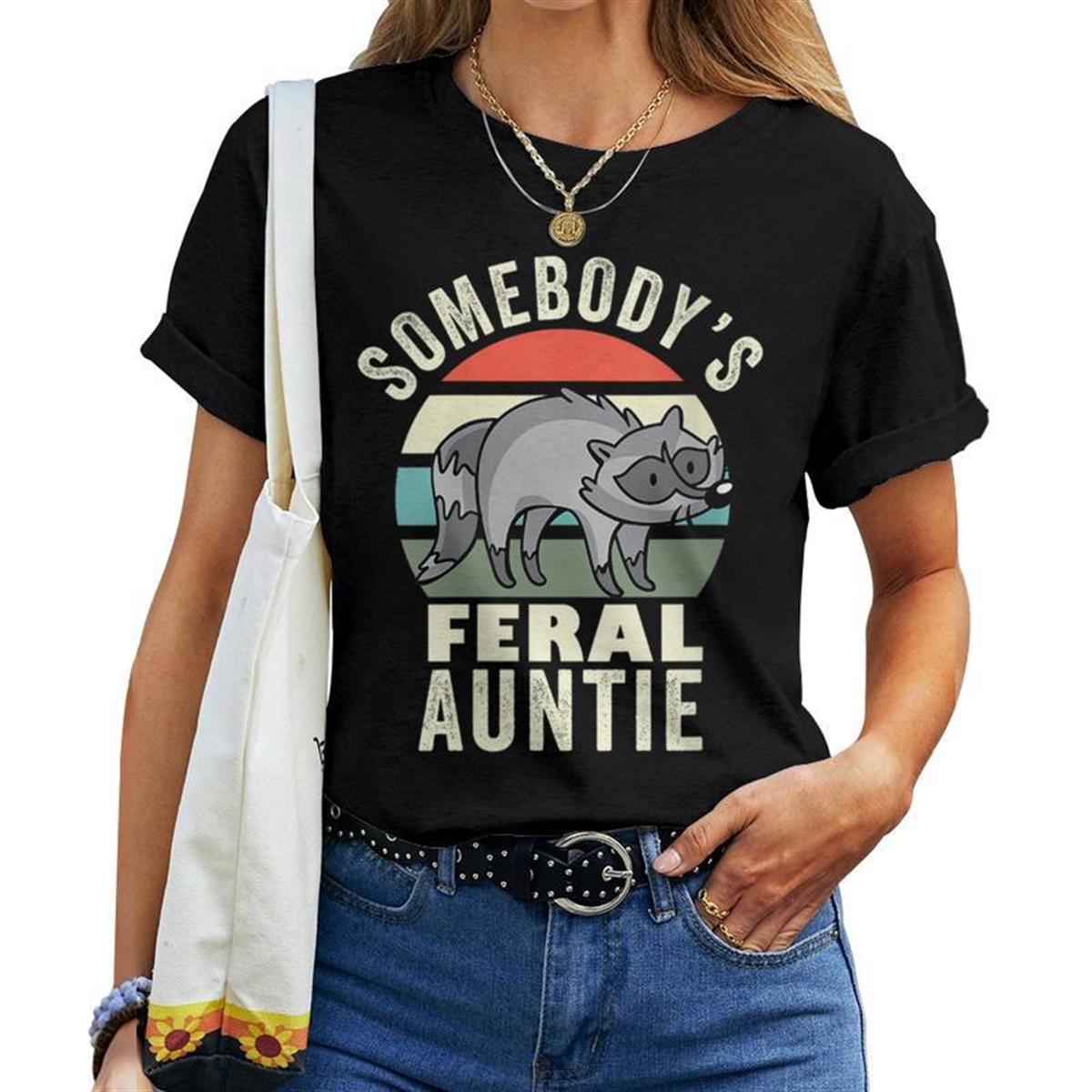 Somebodys Feral Auntie Wild Aunt Retro Family Raccoon Mom For Mom Women T-shirt Crewneck